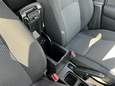 Suzuki Vitara SZ-T BOOSTERJET MHEV 28