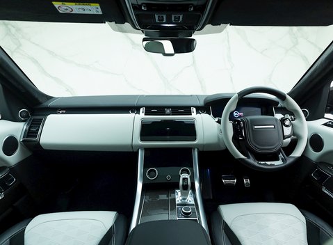Land Rover Range Rover Sport 5.0 SVR Carbon Edition 16