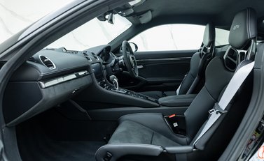 Porsche Cayman GT4 (718) 14