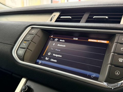 Land Rover Range Rover Evoque 2.0 eD4 SE Tech FWD Euro 6 (s/s) 5dr 36