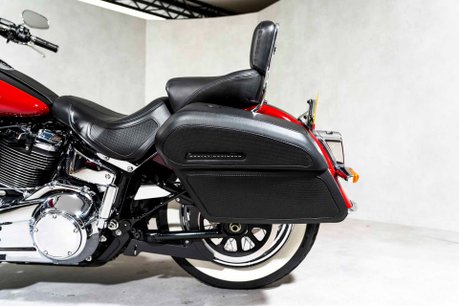 Harley-Davidson Softail Deluxe 1745. VAT Q. ONE OWNER. IMMACULATE EXAMPLE. TWO-TONE PAINT. 39