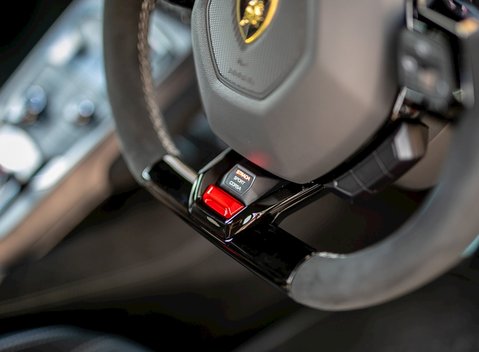 Lamborghini Huracan LP640-4 Performante 16