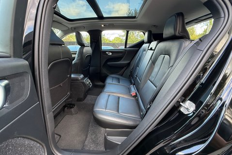 Volvo XC40 B4 INSCRIPTION PRO AWD MHEV - ONE OWNER - PAN ROOF - APPLE CARPLAY  26