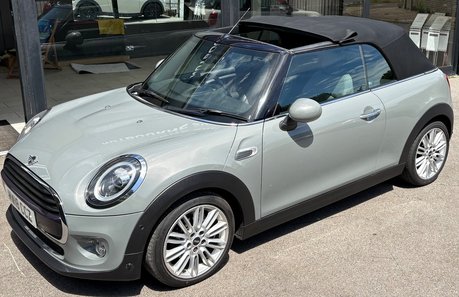 Mini Convertible Cooper 1.5 Petrol Manual Chili + PARKING ASSISTANT + VISIBILITY PACK 12