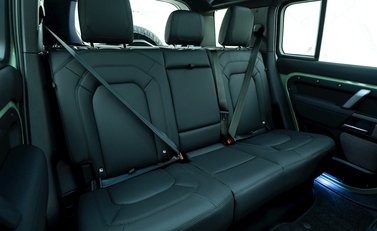 Land Rover Defender 110 75th Anniversary P400e 12