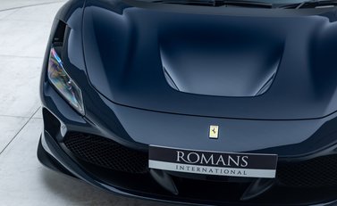 Ferrari F8 SPIDER 33