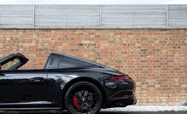 Porsche 911 Targa 4 GTS (991.2) 24
