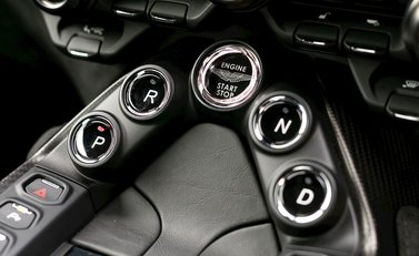 Aston Martin V8 Vantage 17