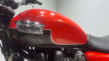 Triumph Bonneville SE 2013 7K NEW MOT INCREDIBLE CONDITION CUSTOM NAKED BIKE 865CC 22