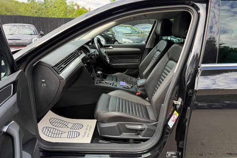 Volkswagen Passat SEL TSI EVO DSG - ONE OWNER - VAT QUALIFYING  19