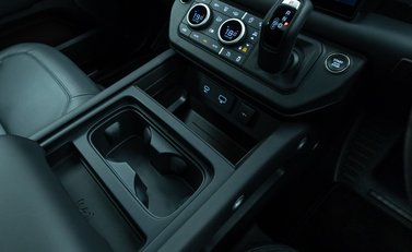 Land Rover Defender 90 V8 P525 24