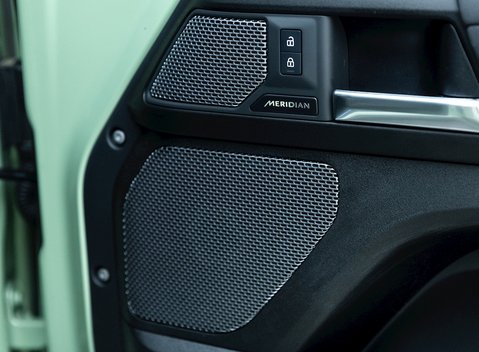 Land Rover Defender 110 75th Anniversary P400e 22