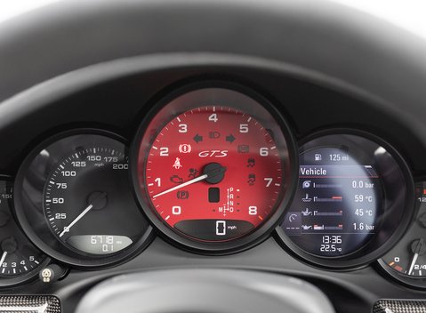Porsche 911 Carrera 4 GTS (991.2) 18