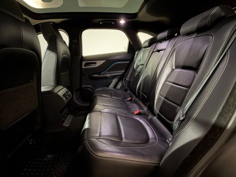 Jaguar F-Pace R-SPORT AWD 21