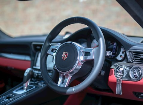 Porsche 911 (991) Turbo S 11