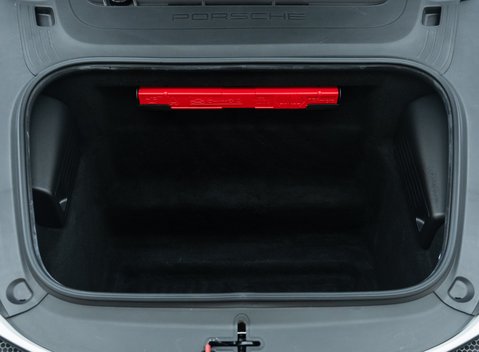 Porsche Cayman GT4 (718) 35