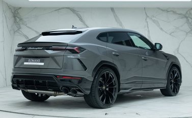 Lamborghini Urus 3