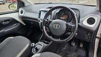 Toyota Aygo 1.0 VVT-i x-play Hatchback 5dr Petrol x-shift Euro 6 (71 ps) 32