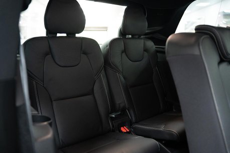 Volvo XC90 2.0 B5 MHEV R-Design SUV 5dr Diesel Hybrid Auto 4WD Euro 6 (s/s) (235 ps) 37