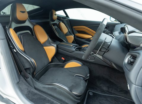 Aston Martin V12 Vantage 12