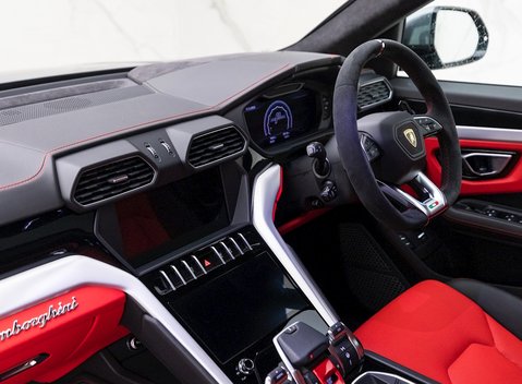 Lamborghini Urus 17