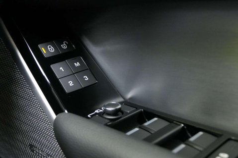 Land Rover Range Rover Velar R-DYNAMIC SE 39