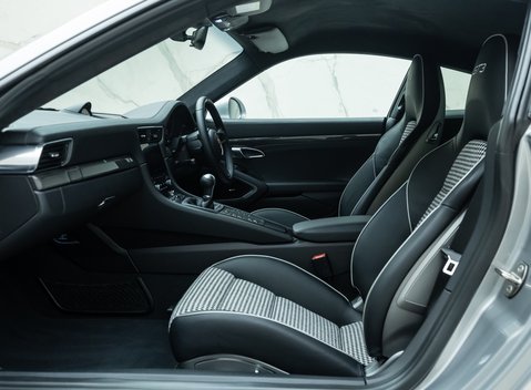 Porsche 911 GT3 Touring (991.2) 16