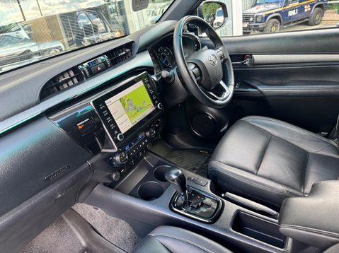 Toyota Hilux INVINCIBLE X 4WD D-4D DCB 17