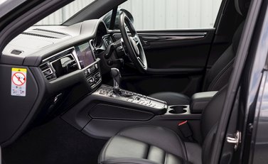 Porsche Macan S 17