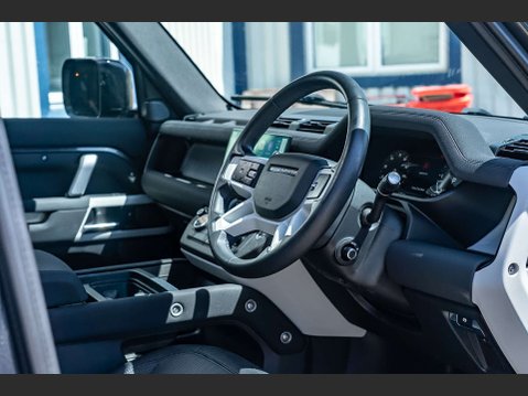 Land Rover Defender 3.0 Defender X-Dynamic HSE D MHEV Auto 4WD 5dr 11