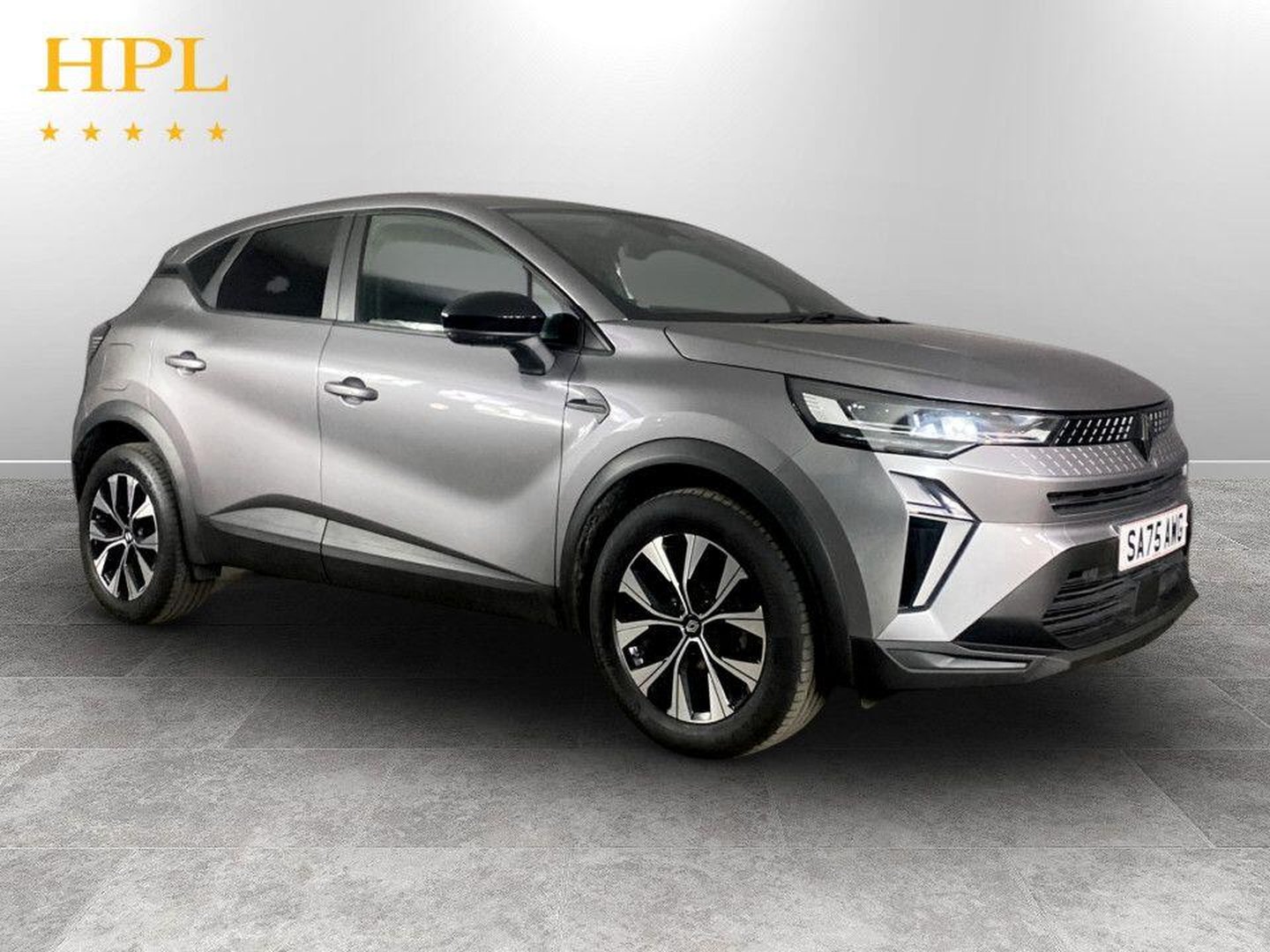 Renault Captur listing photo