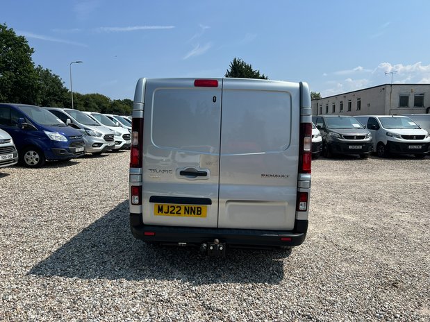Renault Trafic Crew Cab (SOLD) SWB L1H1 Sport SL28 Air Con Alloys Sensors Tow Bar EURO 6 N 7