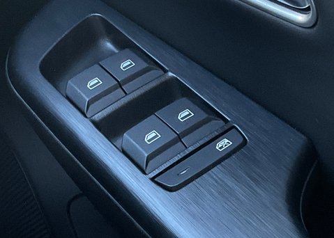 MG ZS 1.5 HYBRID+ TROPHY 19