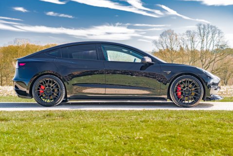 Tesla Model 3 PERFORMANCE AWD 3