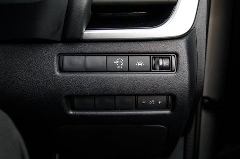 Nissan Qashqai DIG-T N-CONNECTA MHEV 15