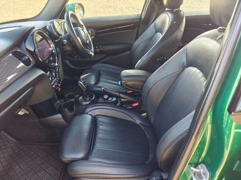 Mini Hatch 1.5 Cooper Exclusive Steptronic Euro 6 (s/s) 5dr 25