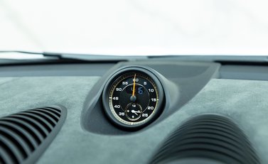 Porsche Cayman GT4 RS (718) 17