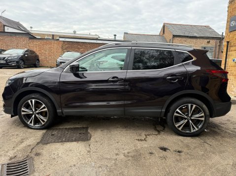 Nissan Qashqai 1.3 DIG-T N-Connecta SUV 5dr Petrol Manual 3