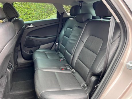 Hyundai TUCSON 2.0 CRDi Premium Auto 4WD Euro 6 5dr 37