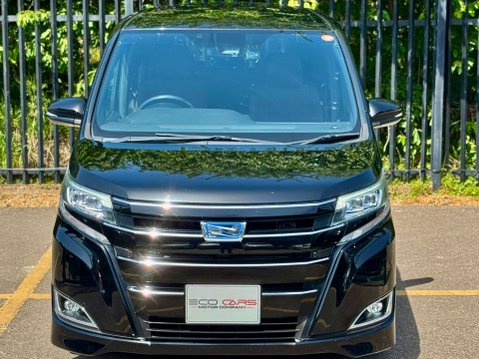 Toyota Noah Hybrid G 30