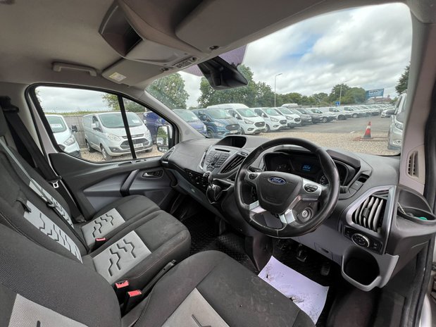 Ford Transit Custom SWB L1H1 Low Roof Limited 270 Air Con Alloys Sensors EURO 6 NO VAT 26