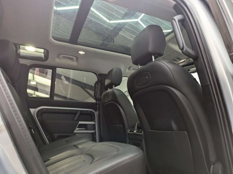 Land Rover Defender 3.0 Defender SE D MHEV Auto 4WD 5dr 62