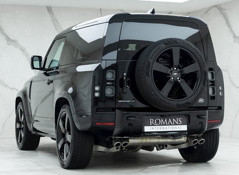 Land Rover Defender 90 V8 Bond Edition 3