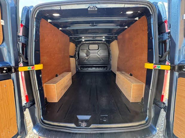 Ford Transit Custom AUTO LWB [SOLD CM] L2H1 Low Roof Limited 300 Air Con Alloys Sensors EURO 6 12