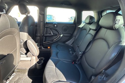 Mini Countryman COOPER S ALL4.. 7 MAIN DEALER SERVICES.. CHILLI 2 & MEDIA PACK.. 1 PREVIOUS 15