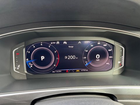 Volkswagen Tiguan R-LINE TECH TSI 4MOTION DSG 38