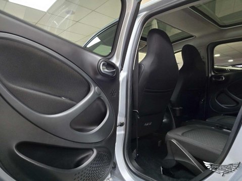 Smart Forfour 17.6kWh Premium Auto 5dr (22kW Charger) 46