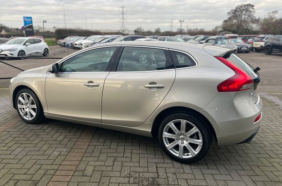Volvo V40 2.0 T3 INSCRIPTION 11