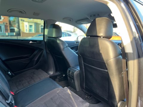 Volkswagen Passat 3.6 FSI V6 R36 DSG 4Motion Euro 5 5dr 21