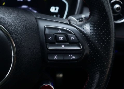 MG HS 1.5 MG HS Exclusive Semi-Auto 5dr 32